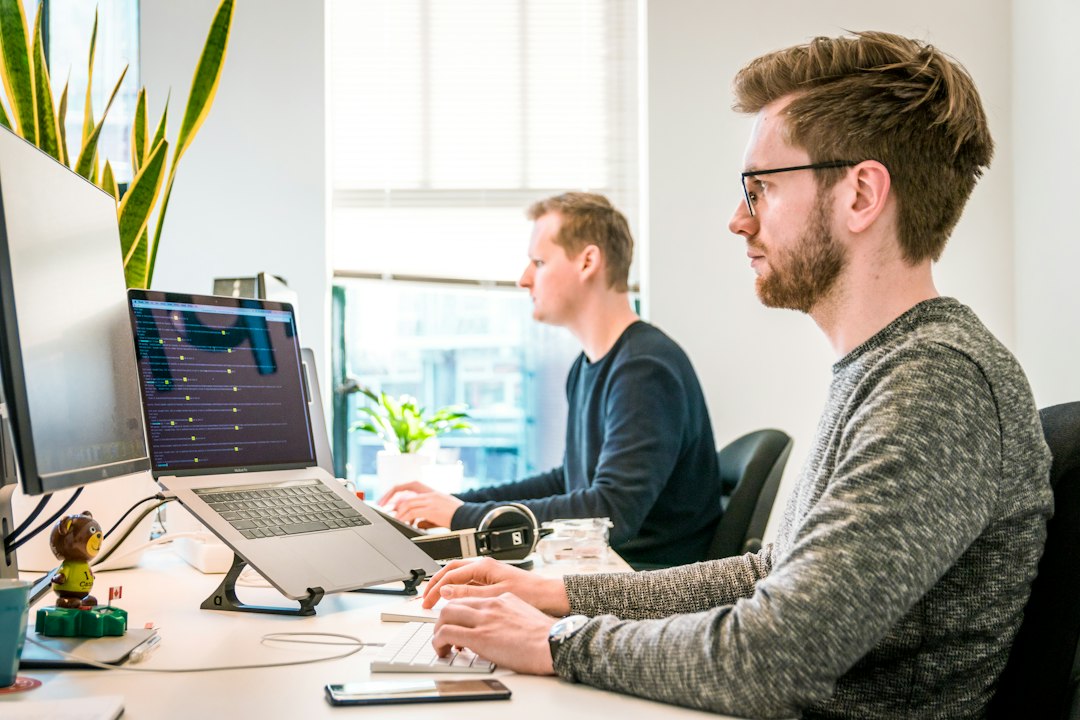 AIを使いこなす人の仕事の進め方とは？成果を出す使い方と注意点を解説